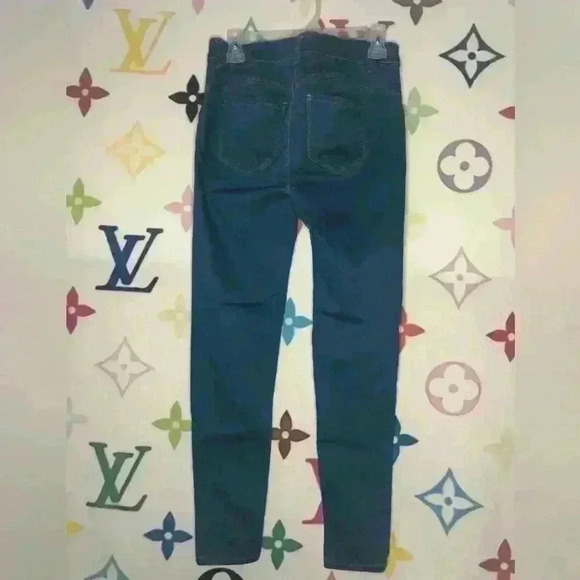 Blue Jeans - Picture 7 of 9